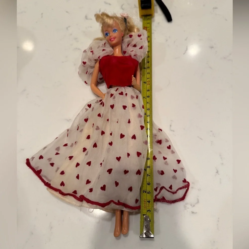 LOVING YOU Barbie Doll #7072 – Mattel (1983) Head is 1976.  Body is 1966.